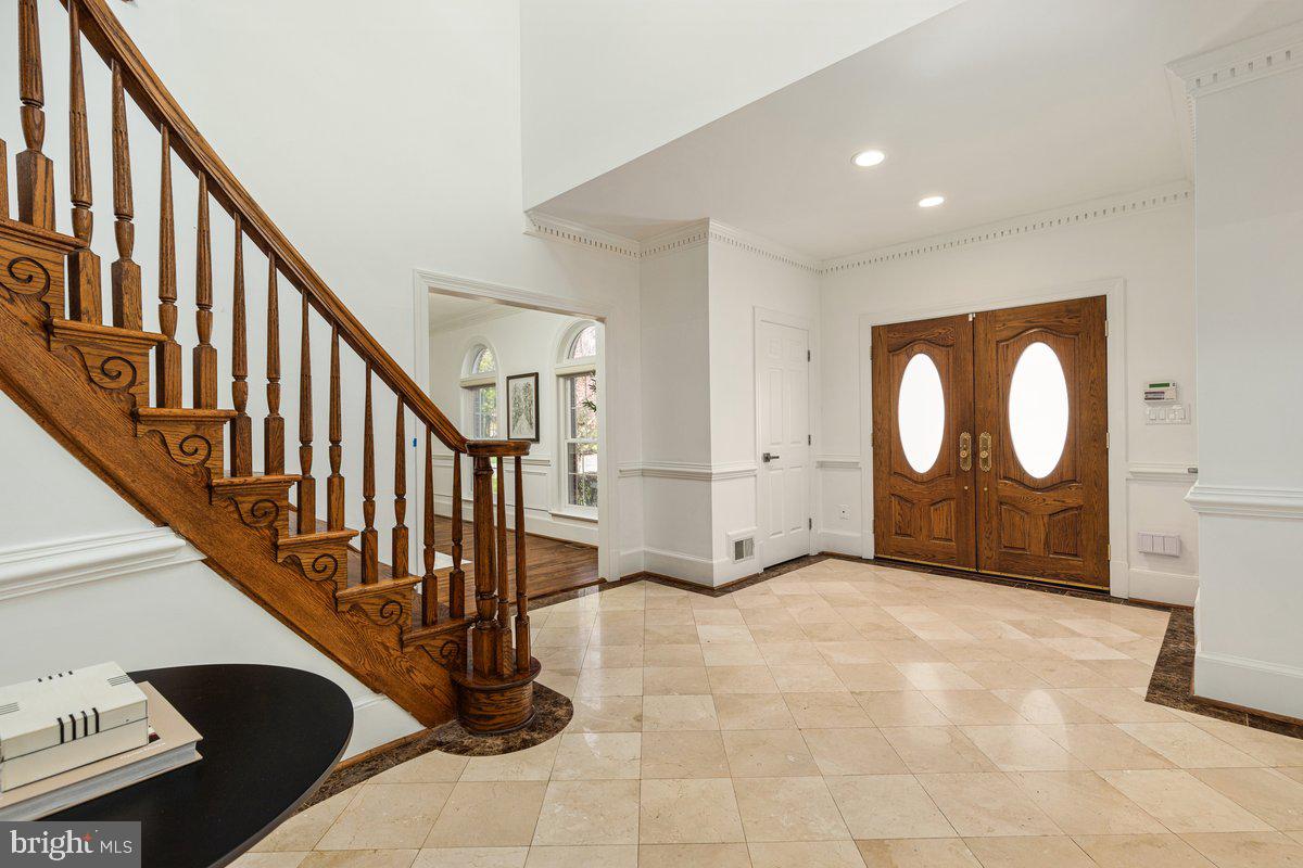 532 Walker Road Great Falls, VA 22066 - Photo 12 of 109