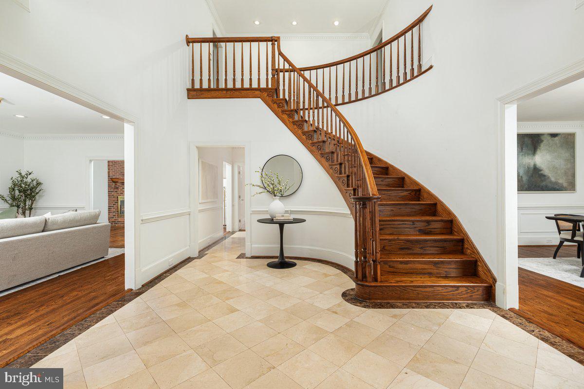 532 Walker Road Great Falls, VA 22066 - Photo 13 of 109