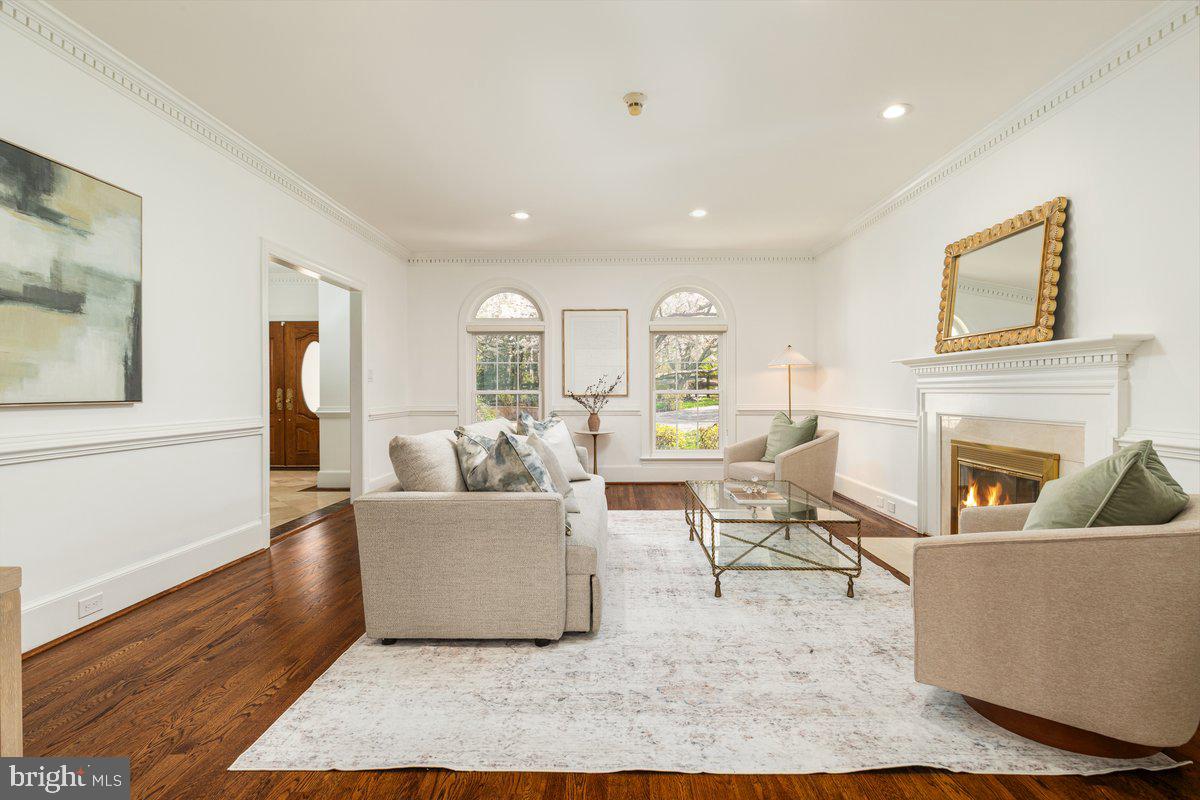 532 Walker Road Great Falls, VA 22066 - Photo 16 of 109