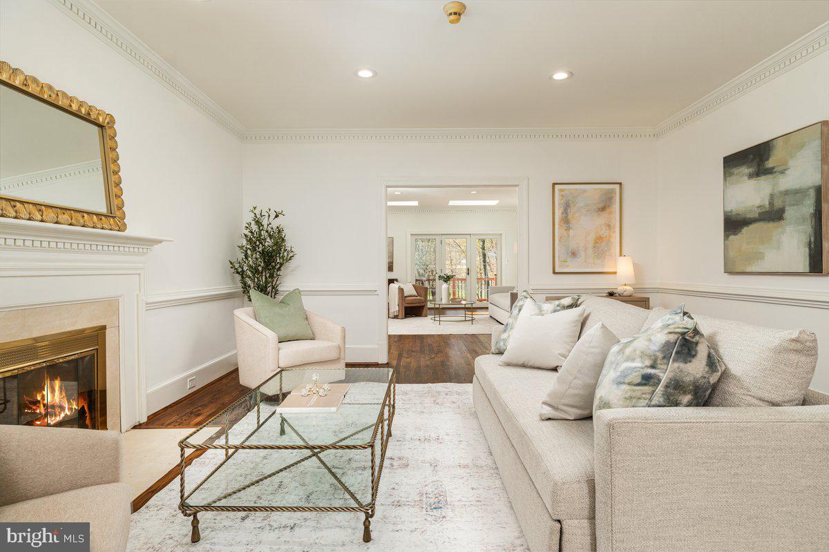 532 Walker Road Great Falls, VA 22066 - Photo 17 of 109