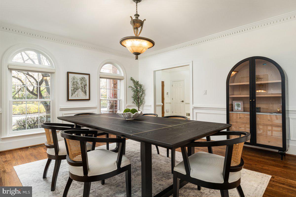 532 Walker Road Great Falls, VA 22066 - Photo 20 of 109