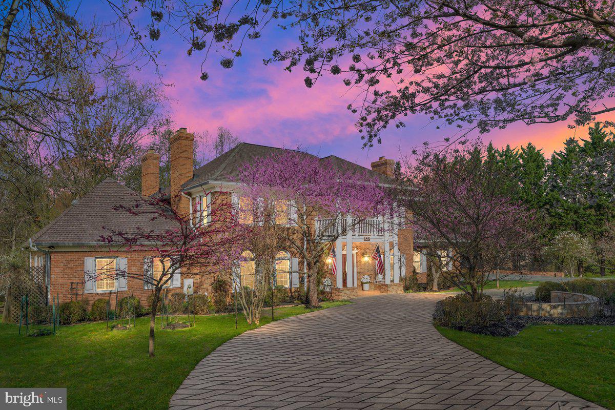 532 Walker Road Great Falls, VA 22066 - Photo 2 of 109