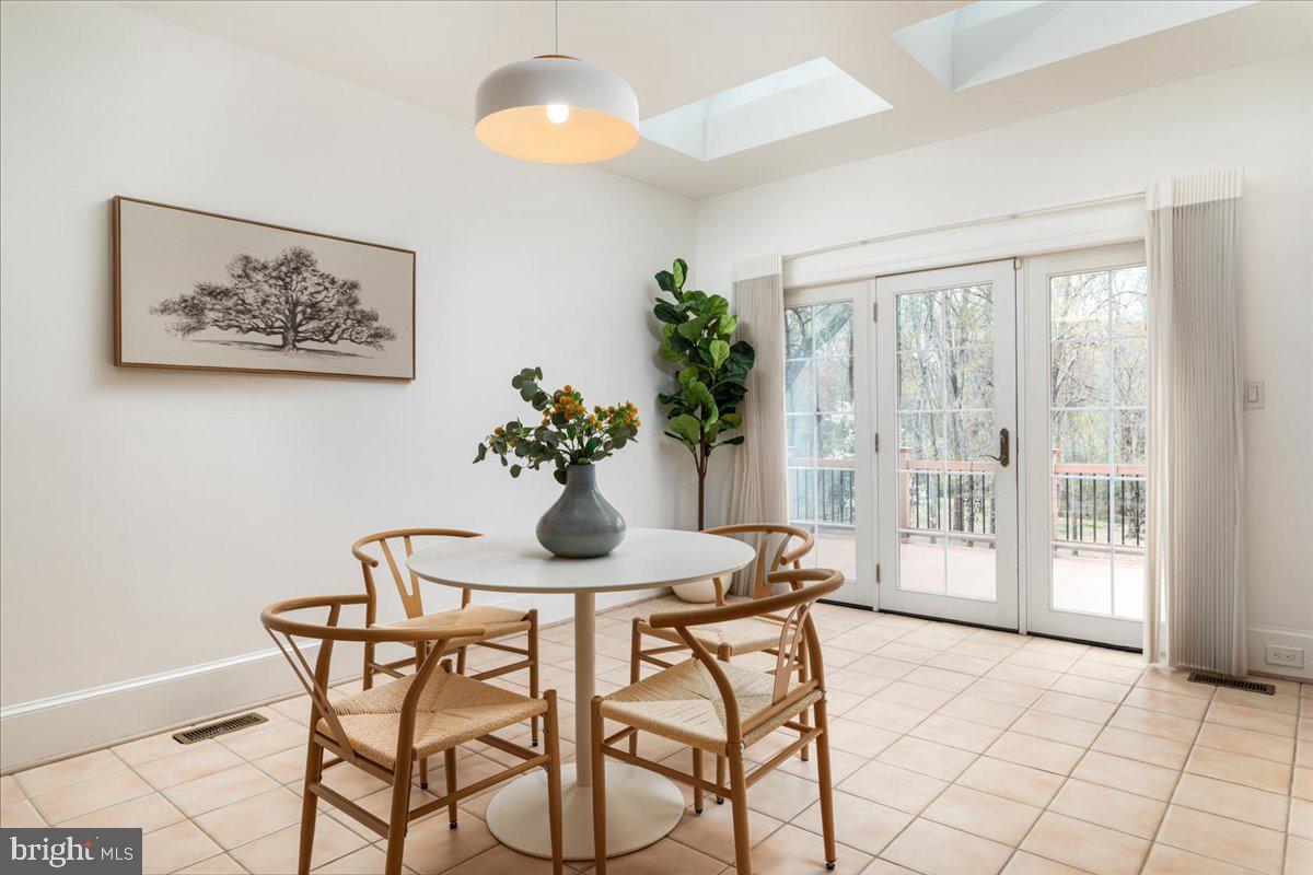 532 Walker Road Great Falls, VA 22066 - Photo 28 of 109