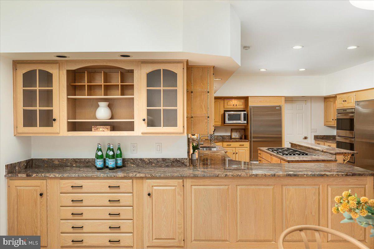 532 Walker Road Great Falls, VA 22066 - Photo 34 of 109