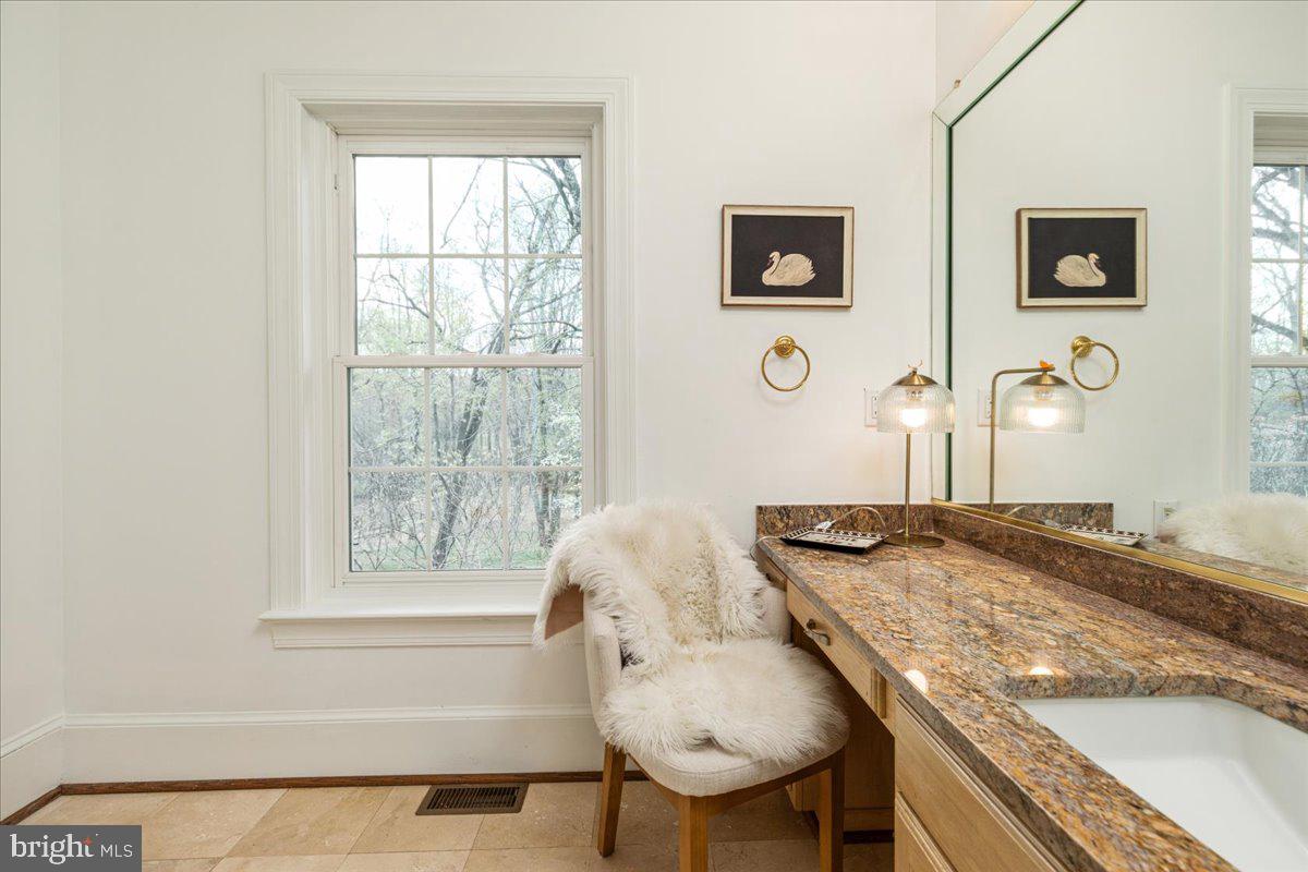 532 Walker Road Great Falls, VA 22066 - Photo 41 of 109