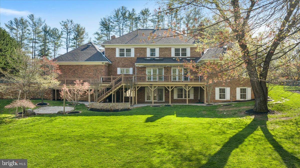 532 Walker Road Great Falls, VA 22066 - Photo 10 of 109 Spacious brick home with lush greenery.