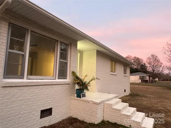 a view of house with backyard