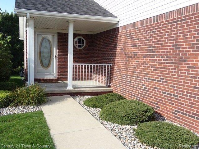 513 Victoria Lane, Unit 29 Romeo, MI 48065 - Photo 2 of 20 ENTRY END UNIT.