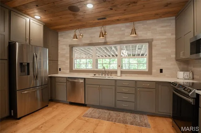 $389,400 | 2248 Wayne County 312, Patterson, MO 63956