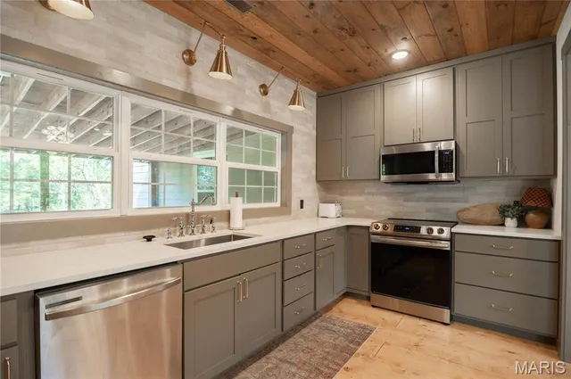 $389,400 | 2248 Wayne County 312, Patterson, MO 63956