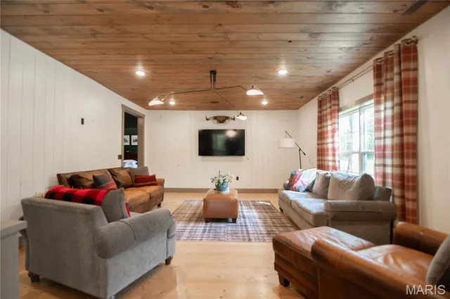 $389,400 | 2248 Wayne County 312, Patterson, MO 63956