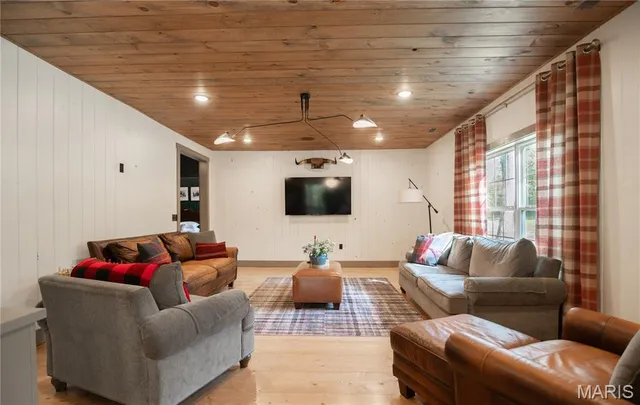 $389,400 | 2248 Wayne County 312, Patterson, MO 63956