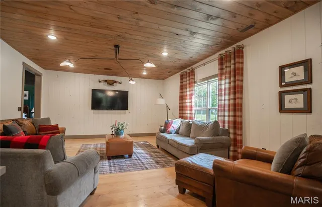 $389,400 | 2248 Wayne County 312, Patterson, MO 63956