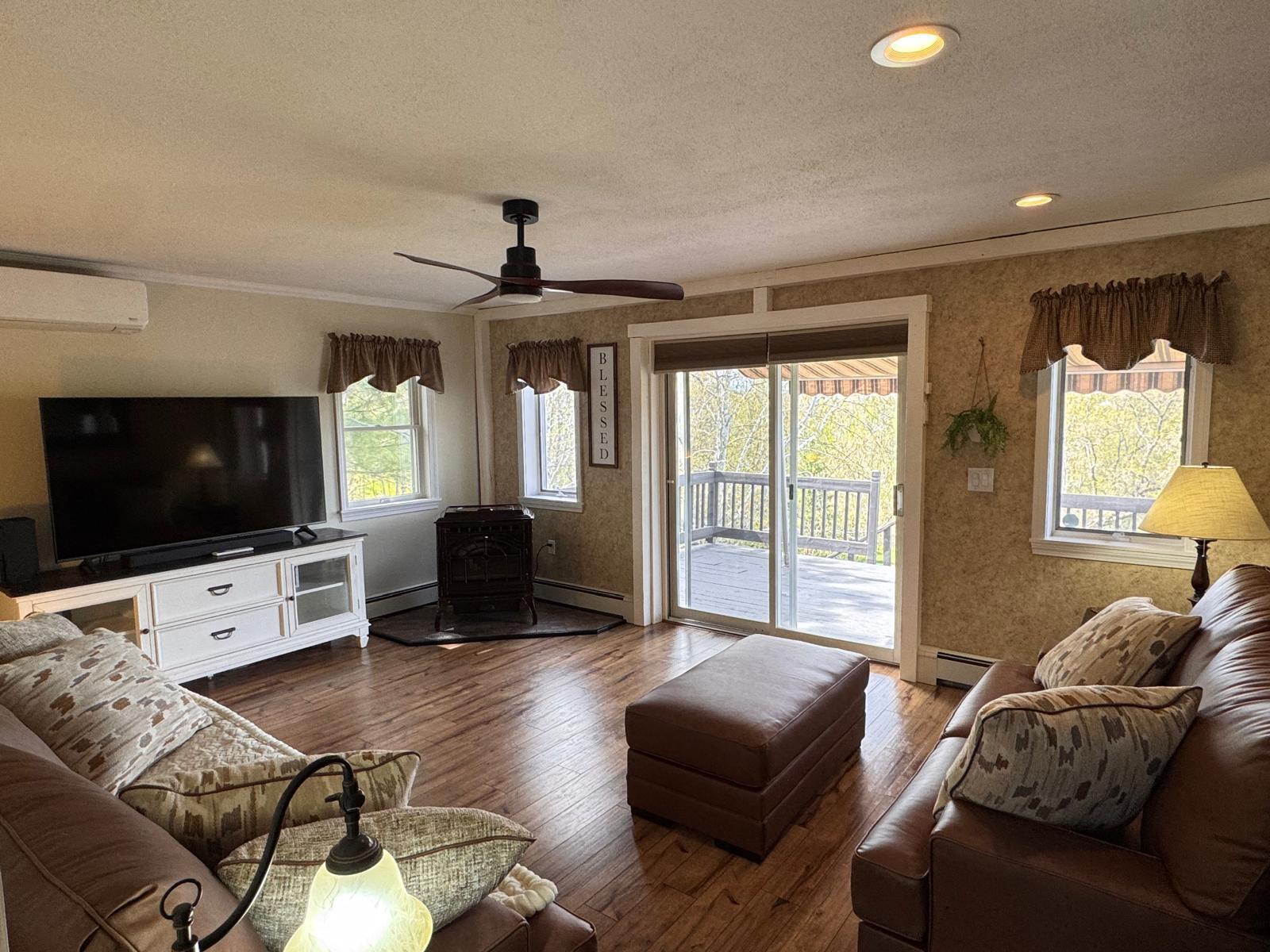 27 Reach Road Presque Isle, ME 04769 - Photo 33 of 82 Main hosue living room