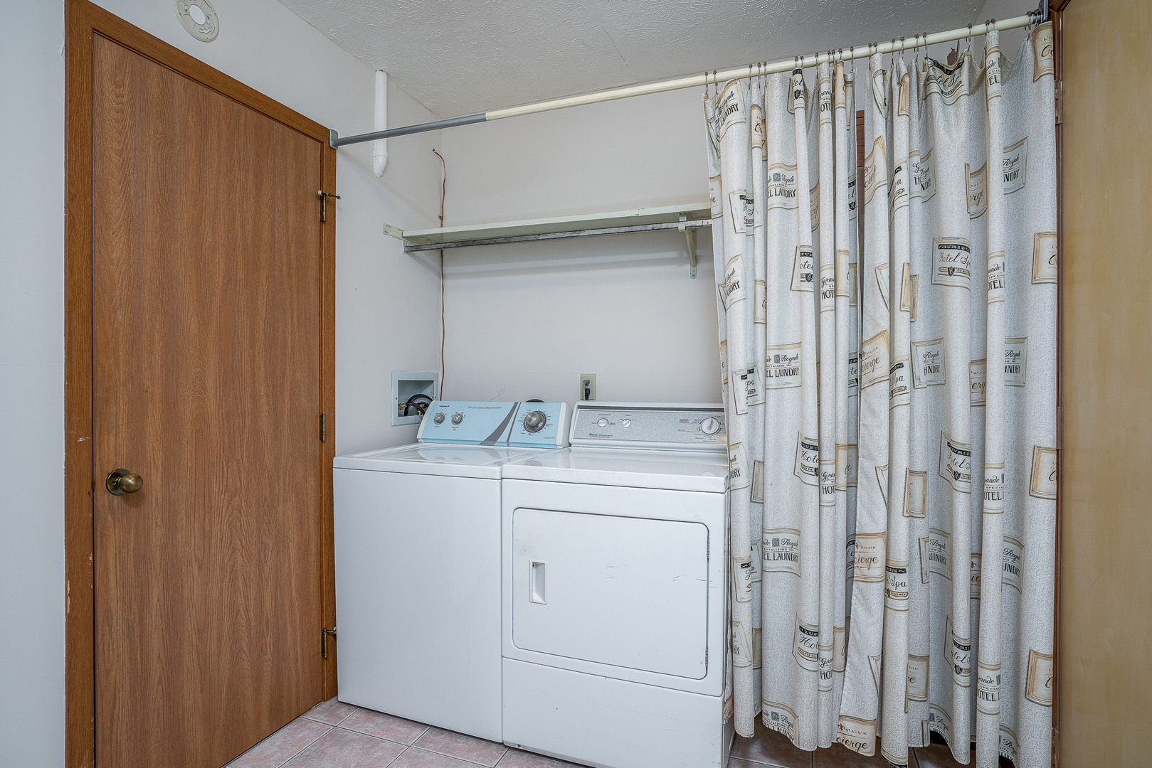 4231 26th Avenue Moline, IL 61265 - Photo 17 of 18 a utility room with dryer and washer