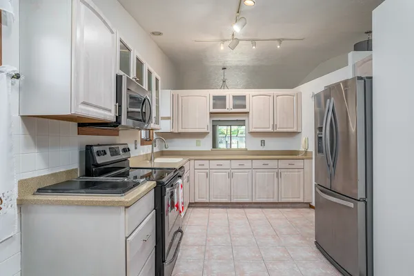 $189,900 | 4231 26th Avenue, Moline, IL 61265