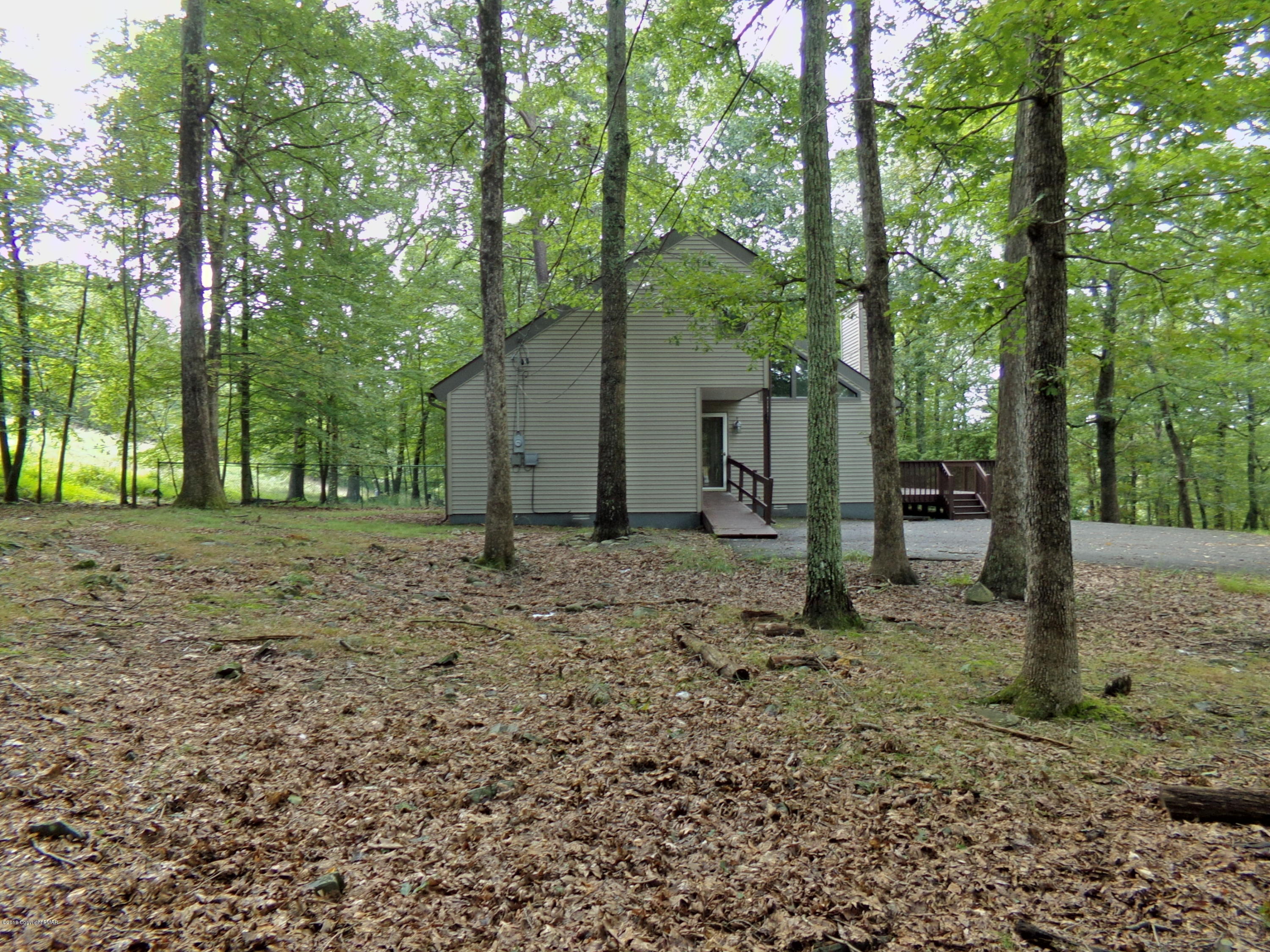 106 Cambridge Court Bushkill, PA 18324 - Photo 2 of 20 2-Side