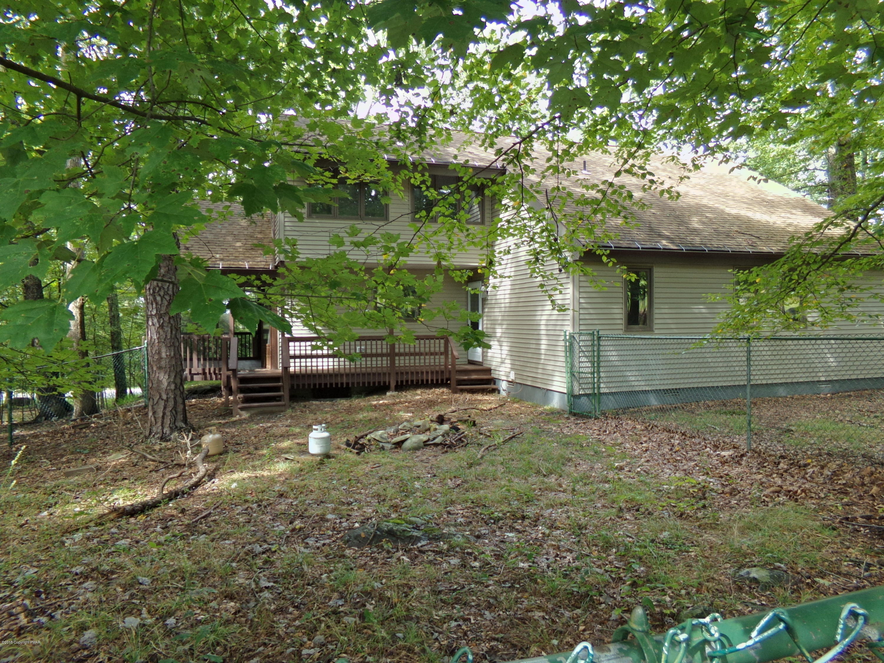 106 Cambridge Court Bushkill, PA 18324 - Photo 3 of 20 3-Rear Yard