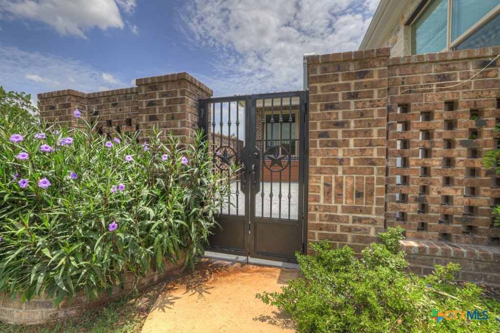 2194 Ranch Loop Drive New Braunfels, TX 78132 - Photo 36 of 48 a view of a garden