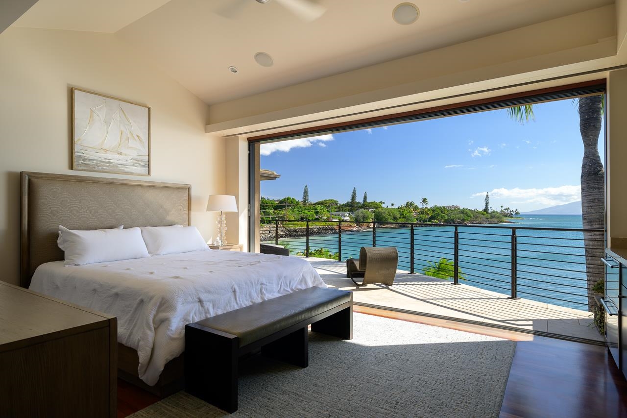 4809 Lower Honoapiilani Road Lahaina, HI 96761 - Photo 29 of 49 a bed sitting in a bedroom next to a window