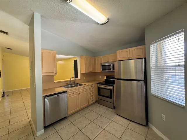 $2,350 | 7921 Northwest 6th Street, Unit 201, Pembroke Pines, FL 33024