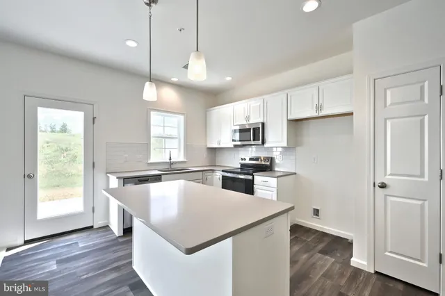 $327,100 | 7857 Briarwood Drive, Harrisburg, PA 17112