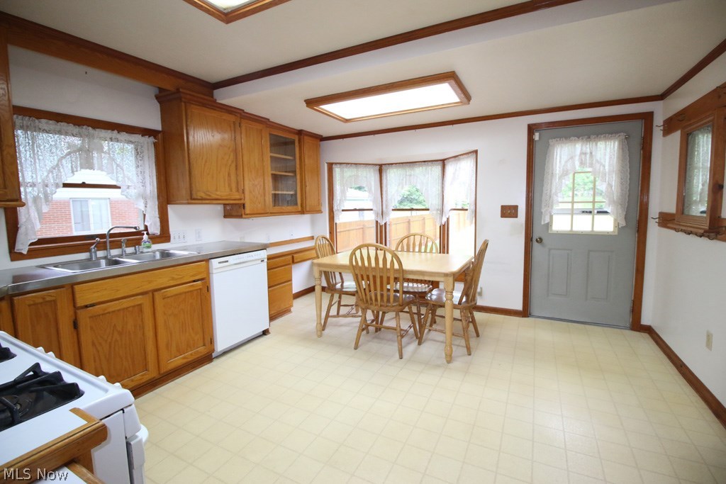 1523 Breiding Road Akron, OH 44310 - Photo 4 of 35