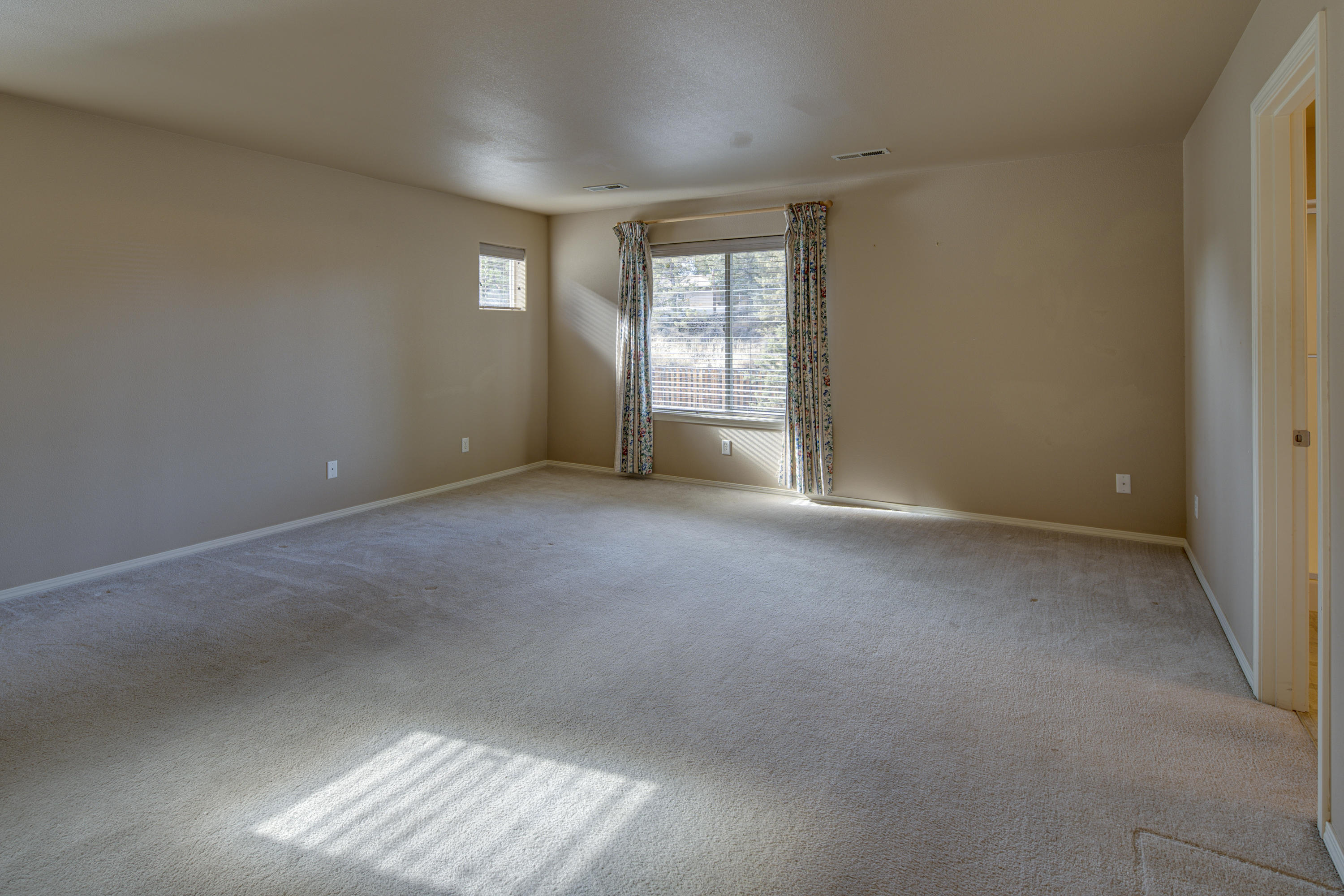 62029 Quail Run Place Bend, OR 97701 - Photo 24 of 35 24-Large Master Suite