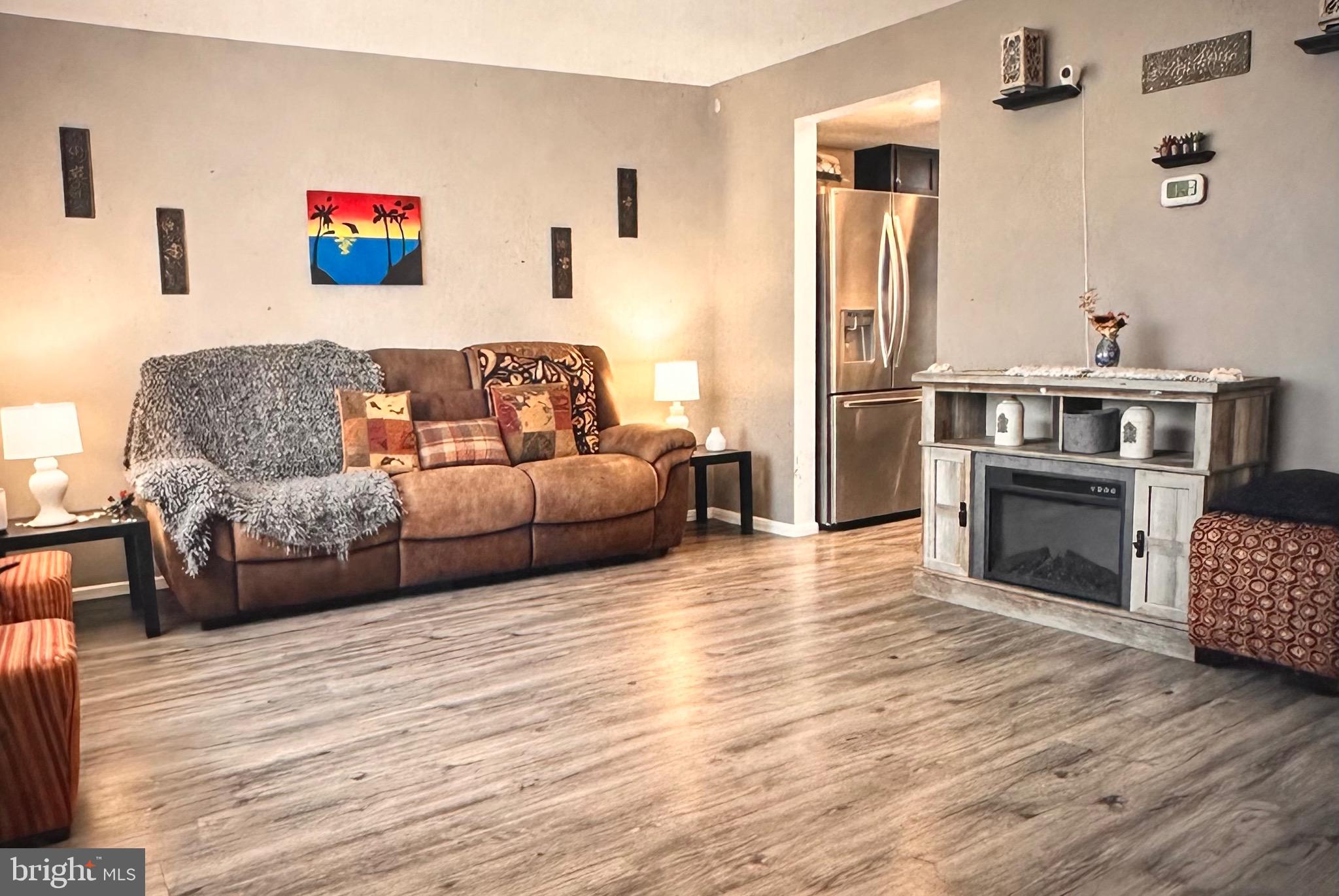 28 Shelldrake Court Damascus, MD 20872 - Photo 3 of 37 AI change Agreeable Grey by Sherman Williams.