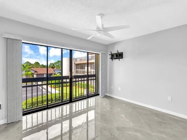 $249,000 | 3200 Twin Lakes Terrace, Unit 202, Fort Pierce, FL 34951