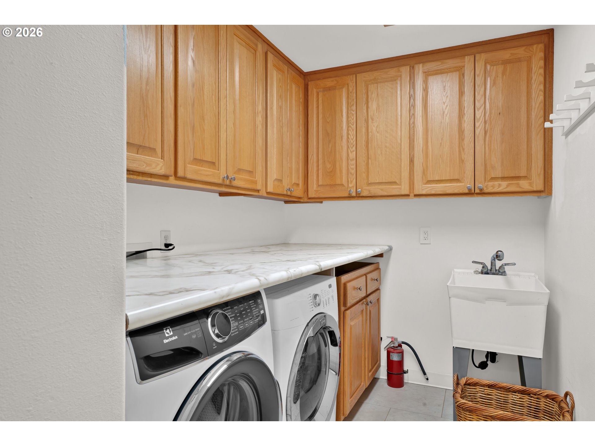 31338 Fox Hollow Road Eugene, OR 97405 - Photo 19 of 48 Laundry