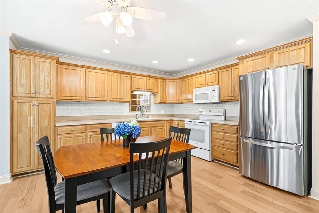 135 Beach Road, Unit B309 Salisbury, MA 01952 - Photo 6 of 39 Gallery Image 6