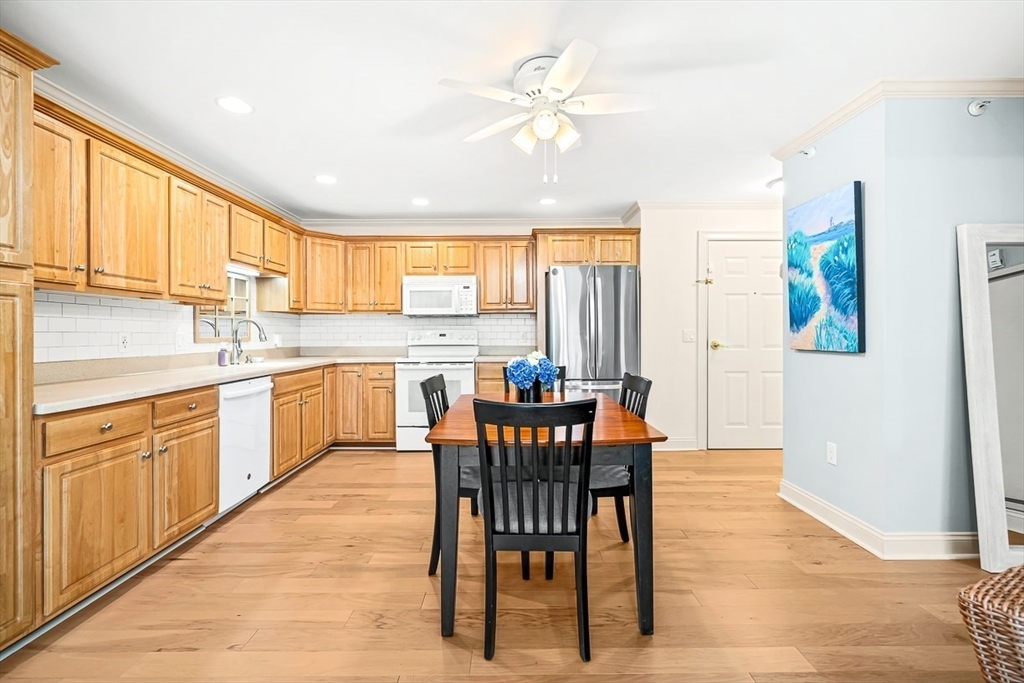 135 Beach Road, Unit B309 Salisbury, MA 01952 - Photo 8 of 39 Gallery Image 8