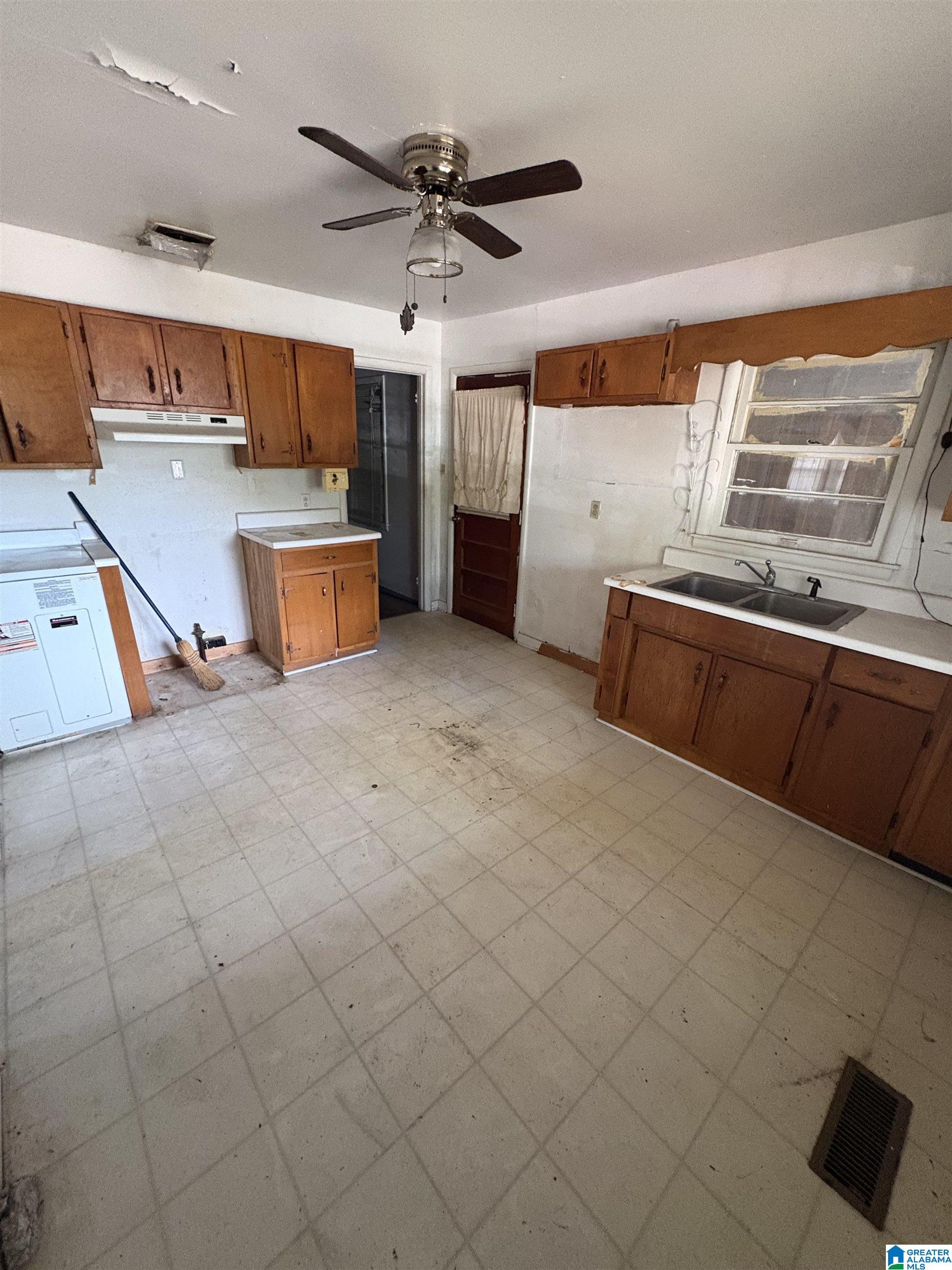 1524 Elm Street Southwest Birmingham, AL 35211 - Photo 2 of 3