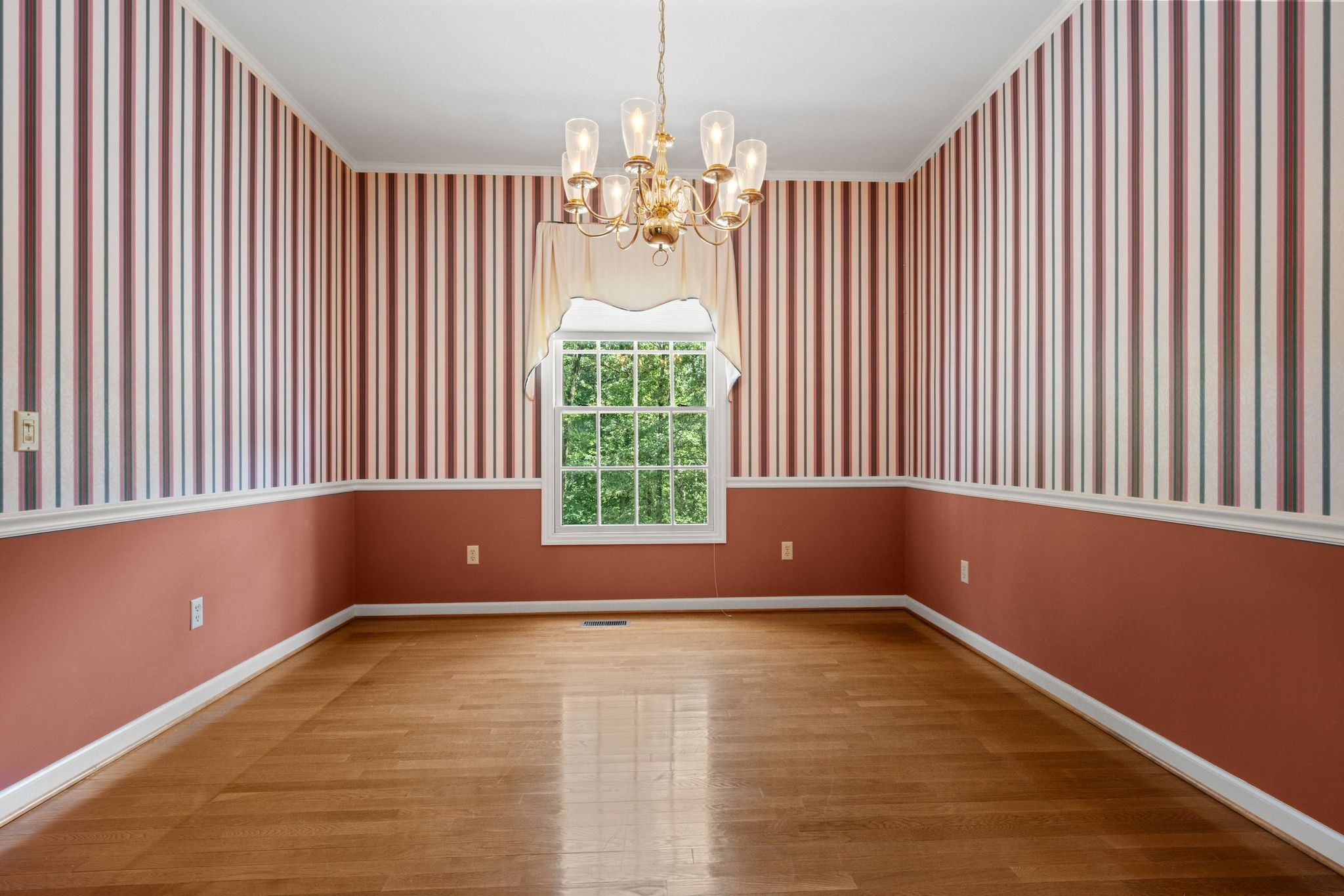570 Gregson Place Waverly, TN 37185 - Photo 33 of 77 a view of an empty room with a window