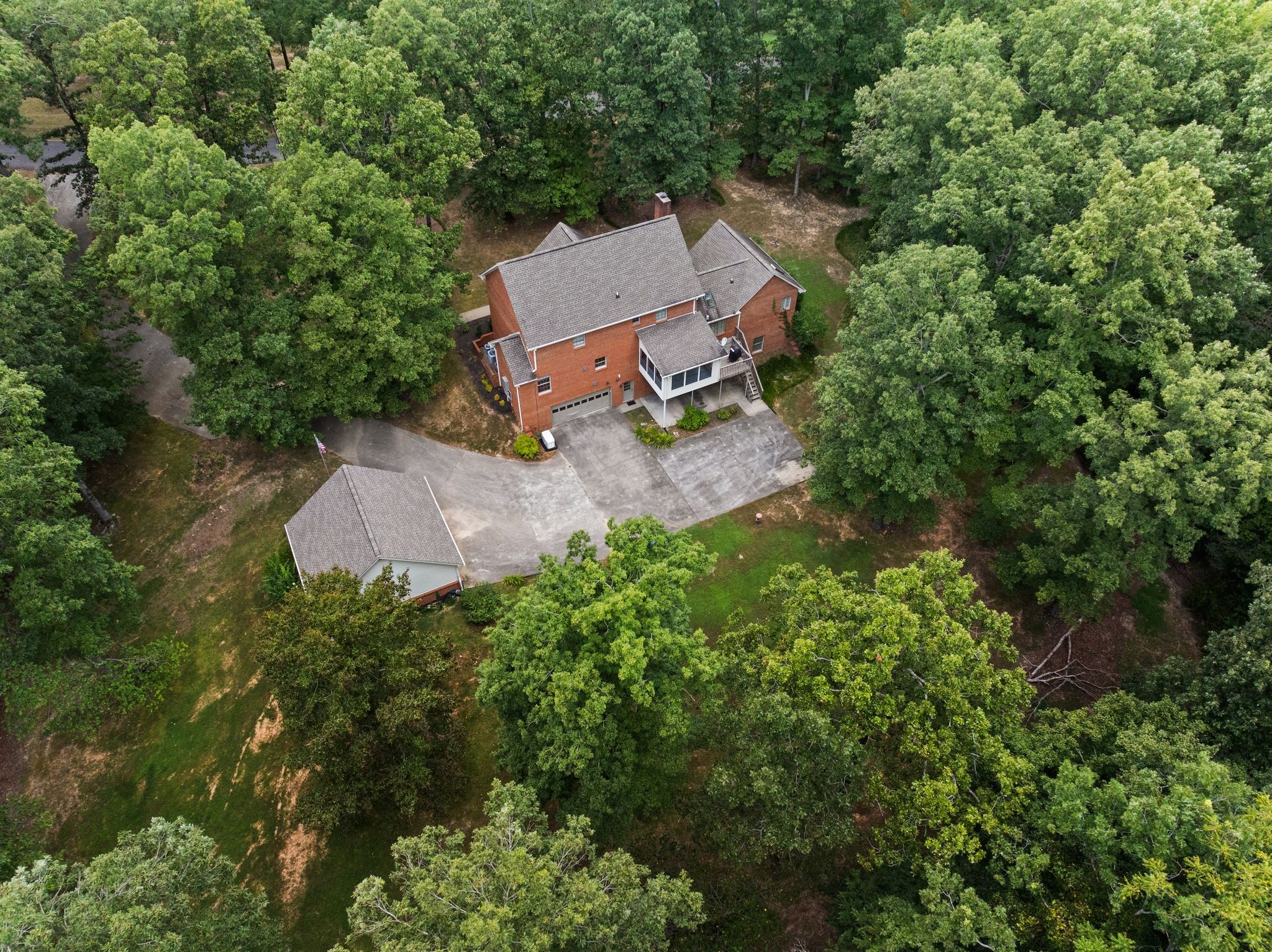 570 Gregson Place Waverly, TN 37185 - Photo 76 of 77 an aerial view of a house with yard and outdoor seating