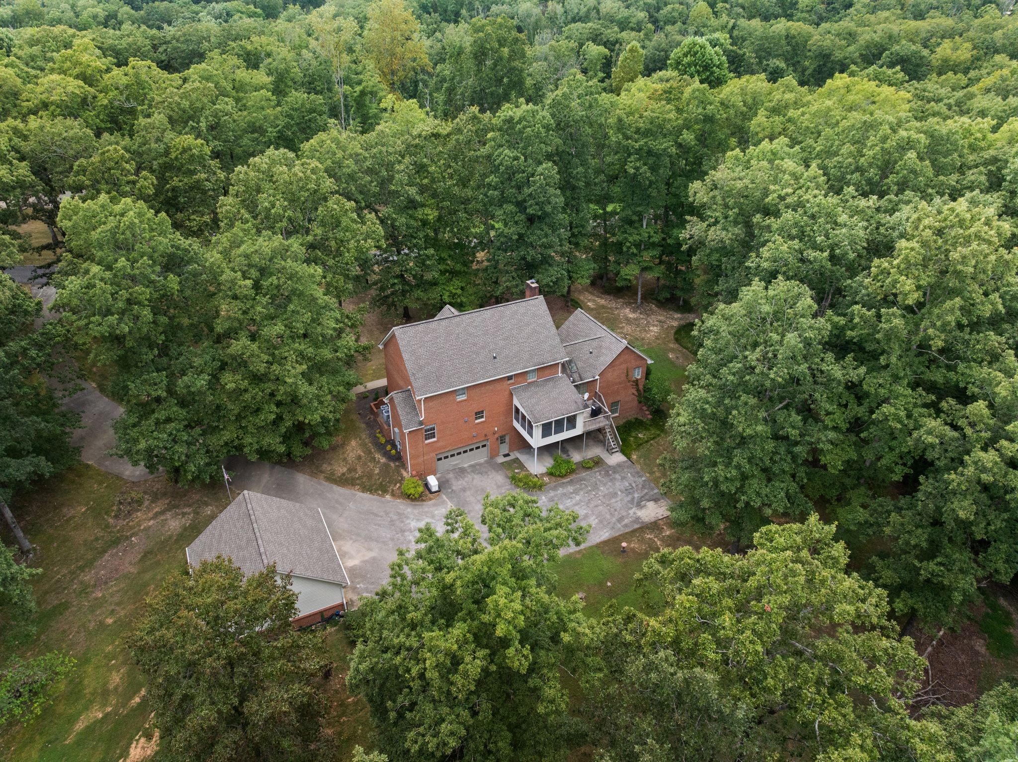 570 Gregson Place Waverly, TN 37185 - Photo 77 of 77 an aerial view of a house with a yard