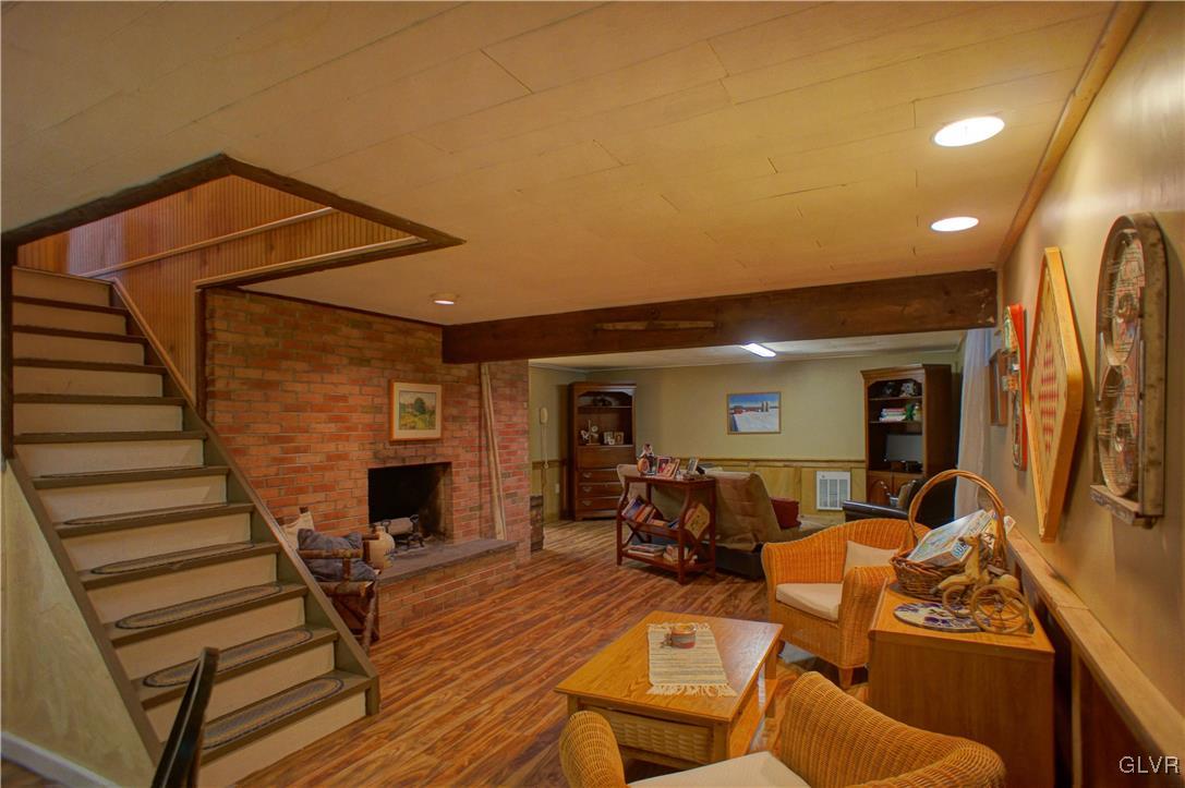 306 Norton Road Stroudsburg, PA 18360 - Photo 21 of 50 Family Room