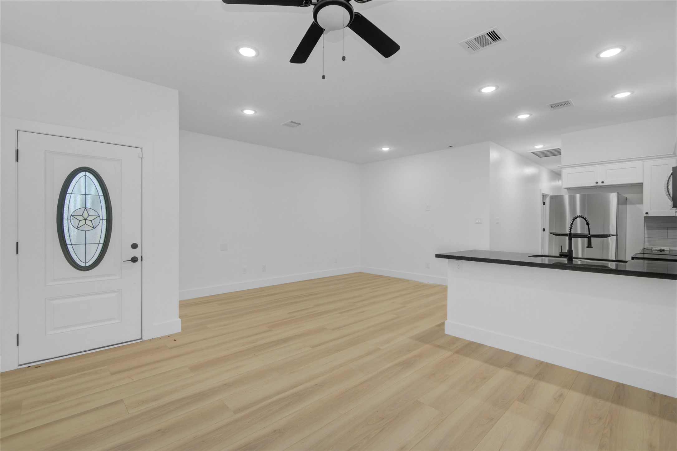 8410 Sunnyhill Street Houston, TX 77088 - Photo 6 of 25