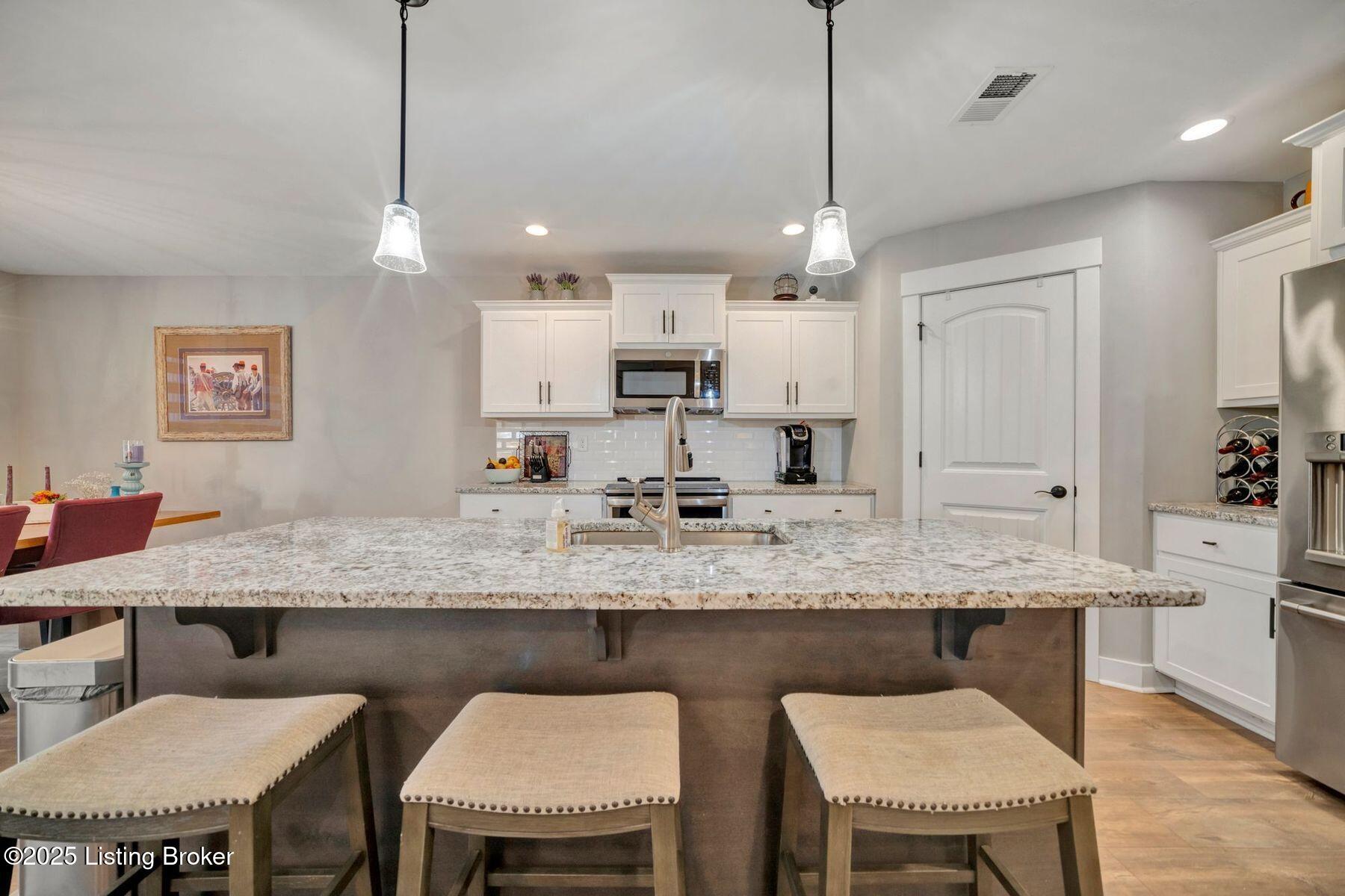 9204 Fairground Road Louisville, KY 40291 - Photo 13 of 43 photo_online_017