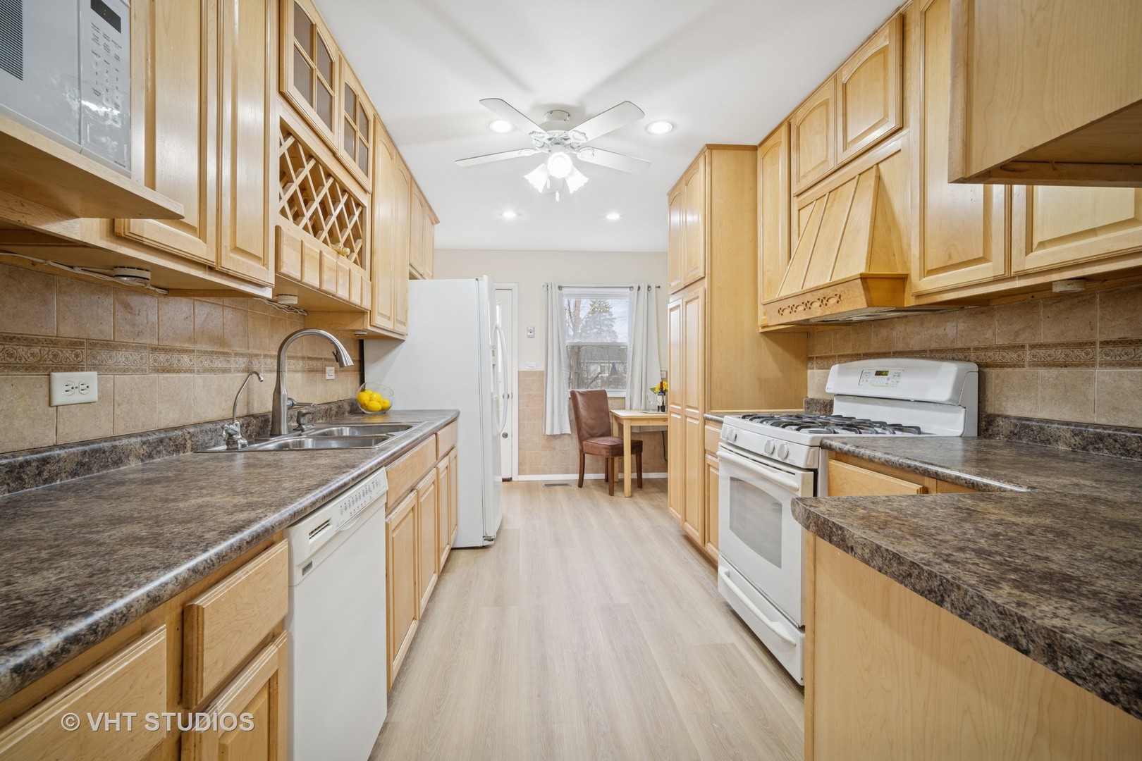 185 Carthage Lane Hoffman Estates, IL 60169 - Photo 6 of 18 a kitchen with stainless steel appliances granite countertop a sink stove and cabinets