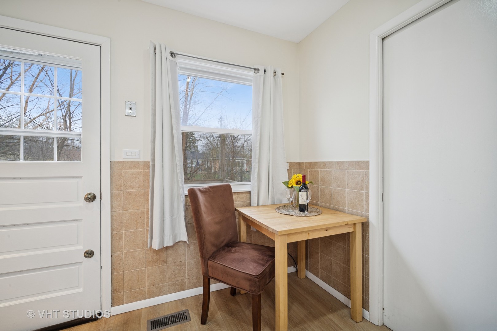 185 Carthage Lane Hoffman Estates, IL 60169 - Photo 7 of 18 a dining room with furniture and window