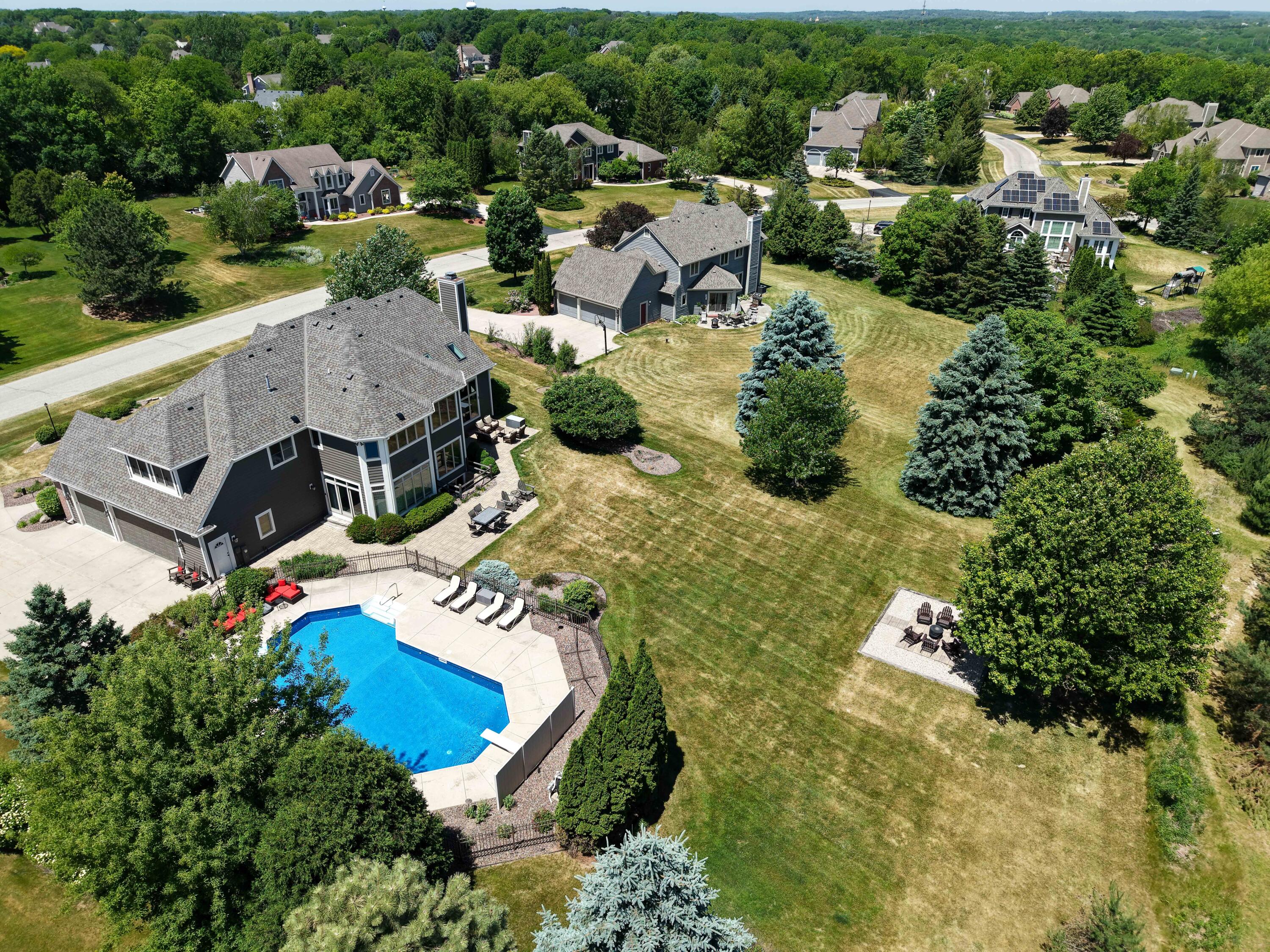 W289N3752 Huntsman Court Delafield, WI 53072 - Photo 77 of 88 DJI_20260604124042_0035_D