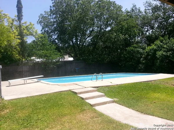 $2,400 | 121 Riviera Drive, Castle Hills, TX 78213