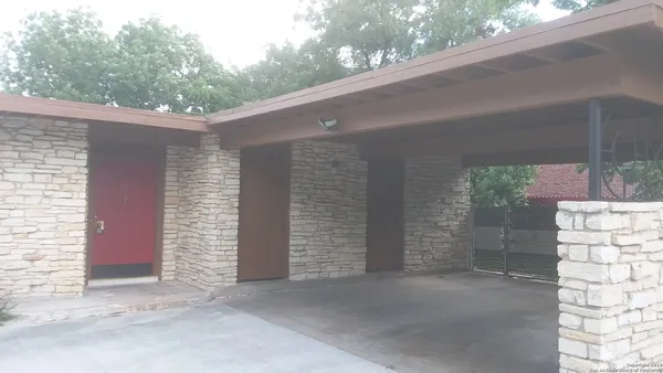 $2,400 | 121 Riviera Drive, Castle Hills, TX 78213