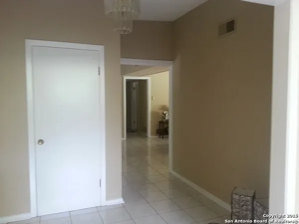 $2,400 | 121 Riviera Drive, Castle Hills, TX 78213