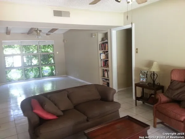 $2,400 | 121 Riviera Drive, Castle Hills, TX 78213