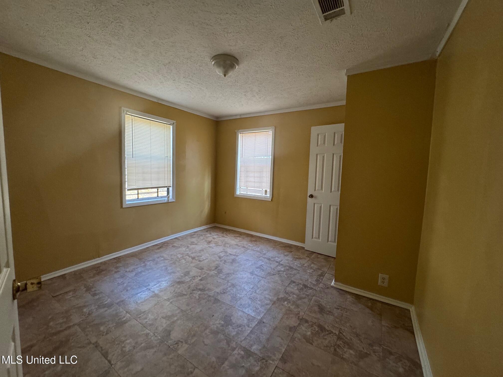 2232 McDowell Road Jackson, MS 39204 - Photo 7 of 12 IMG_1657
