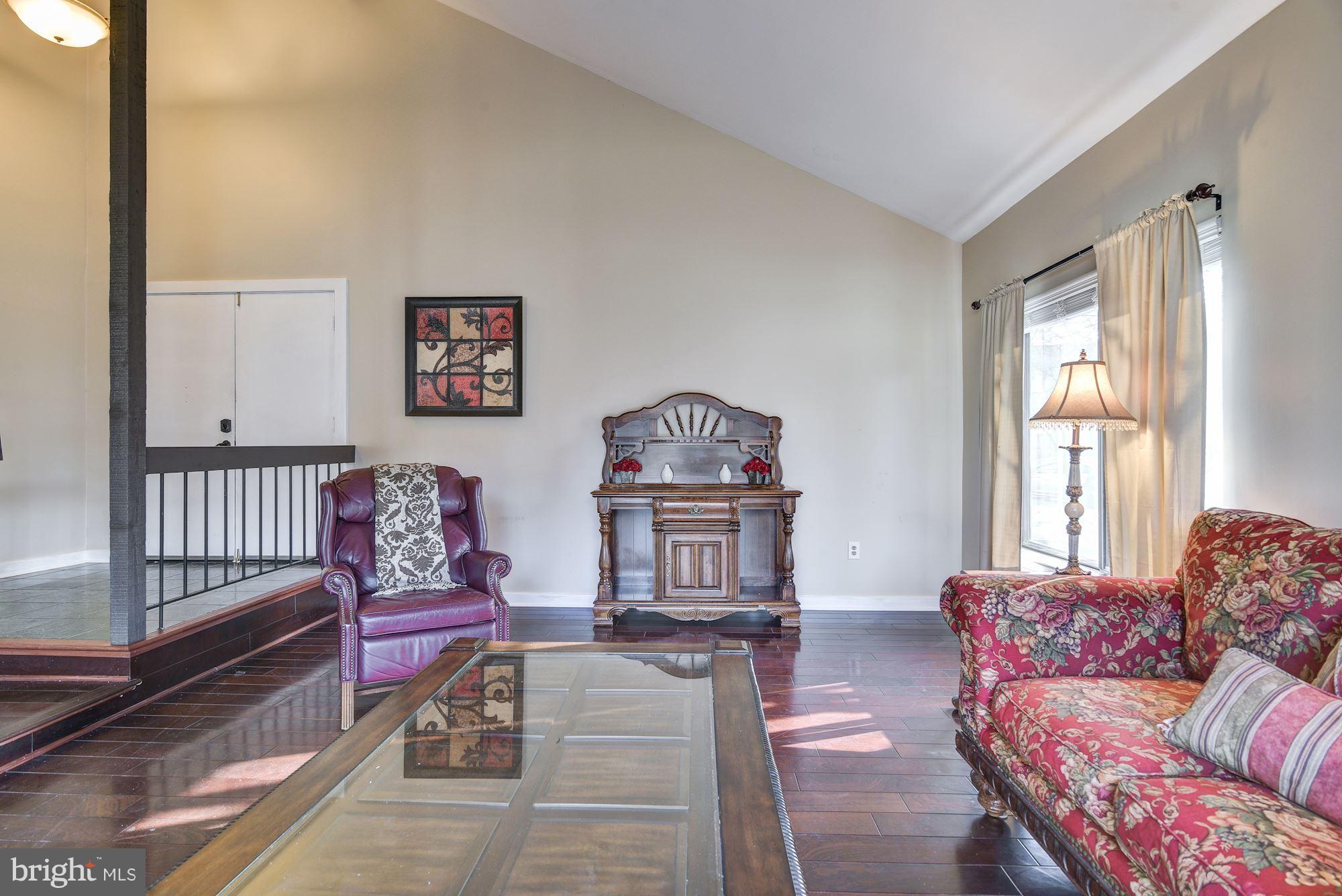 9109 Tulip Grove Road Gaithersburg, MD 20879 - Photo 7 of 30 Living Room