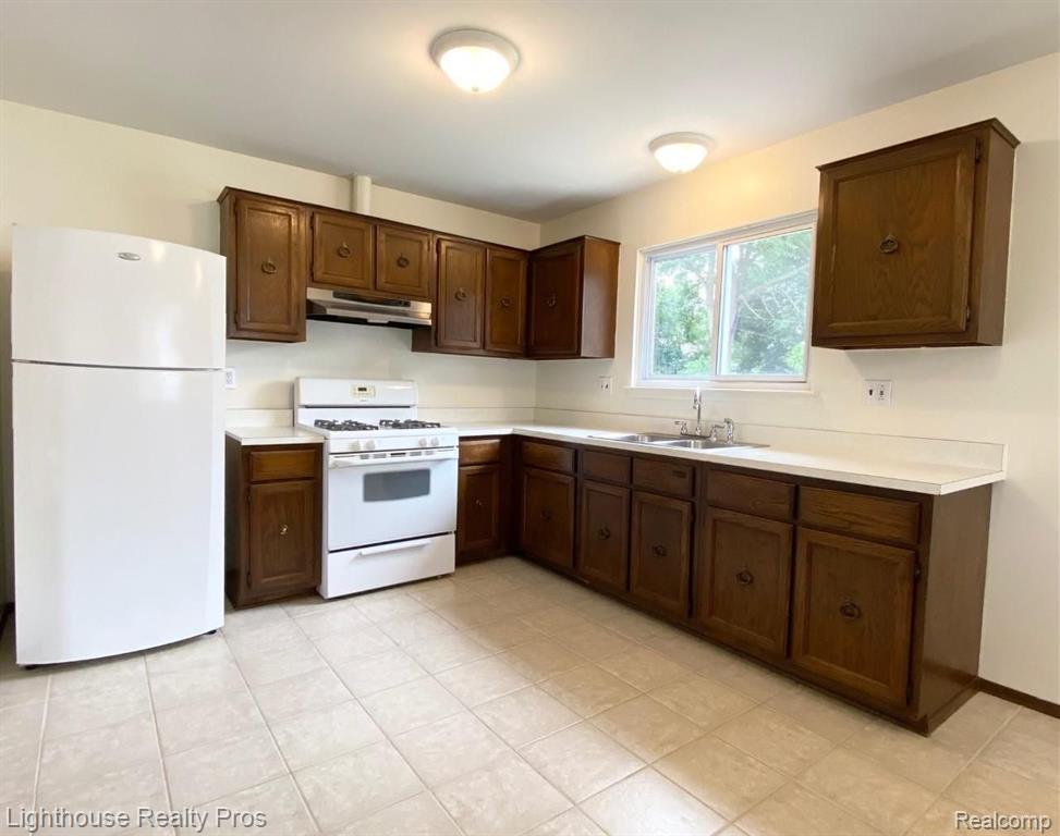 2656 Kenmore Road Berkley, MI 48072 - Photo 3 of 26